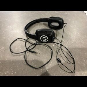 Wicked Audio Headphones w Microphone